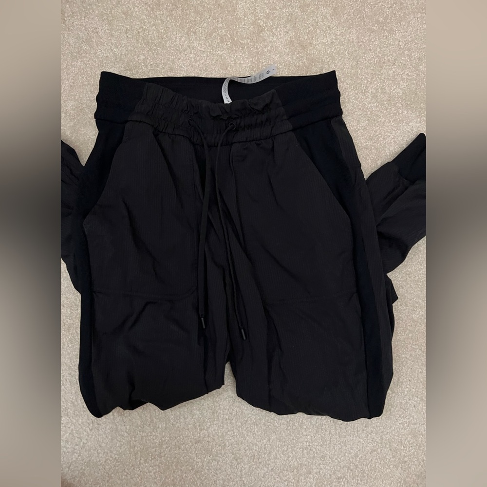 Lululemon black joggers, size 6